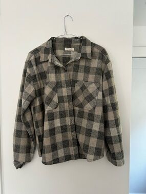 beachlunchlounge Plaid Shacket Jacket in Gray and Cream, cozy and boxy